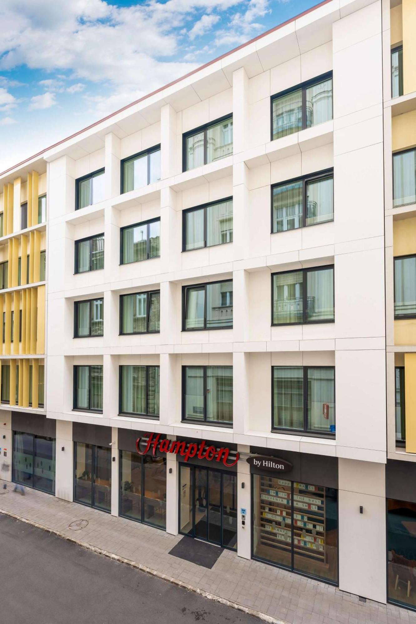 Hampton By Hilton Budapest City Centre Екстериор снимка